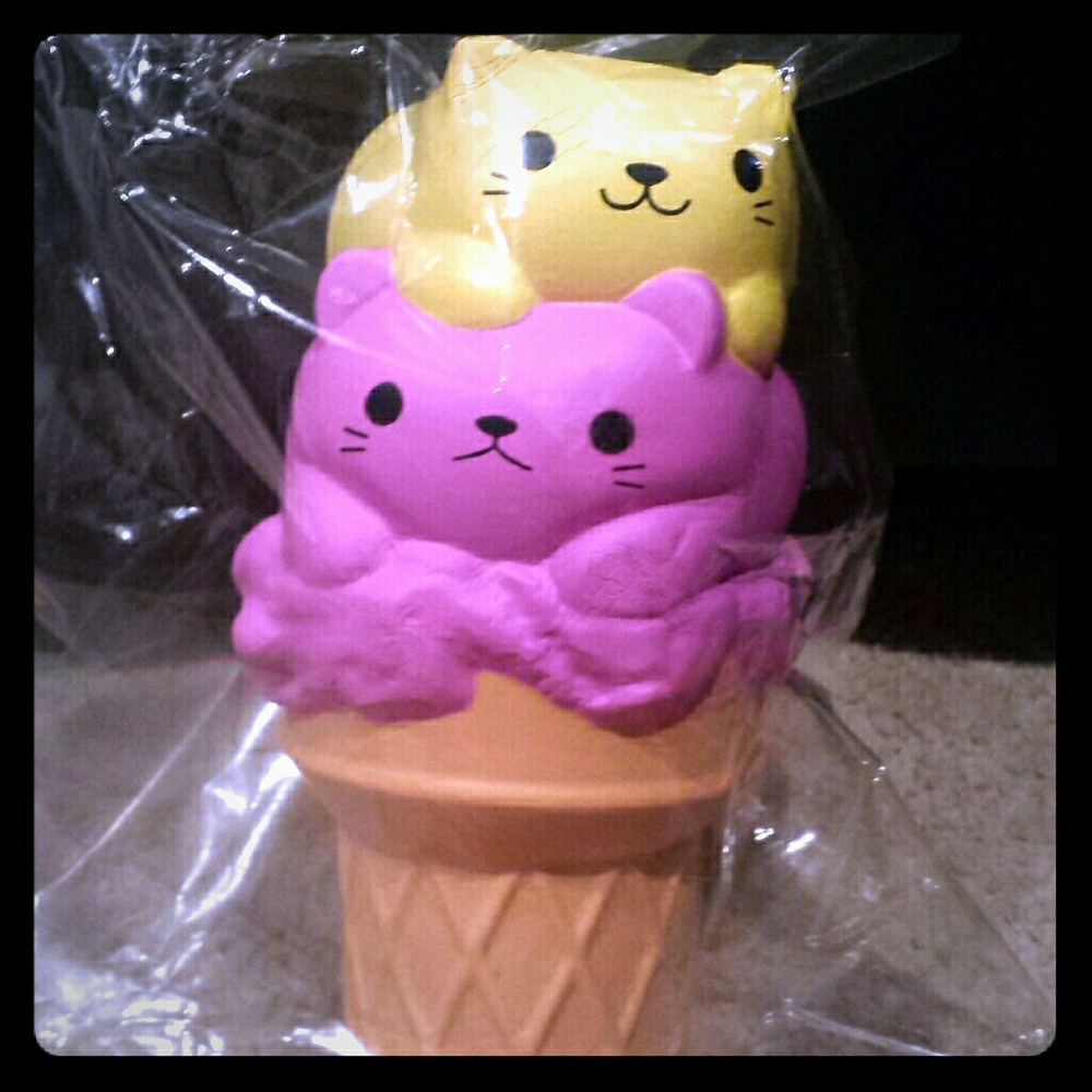 NWT! SQUISHIES (TWO CATS ON ICE CREAM CONE)